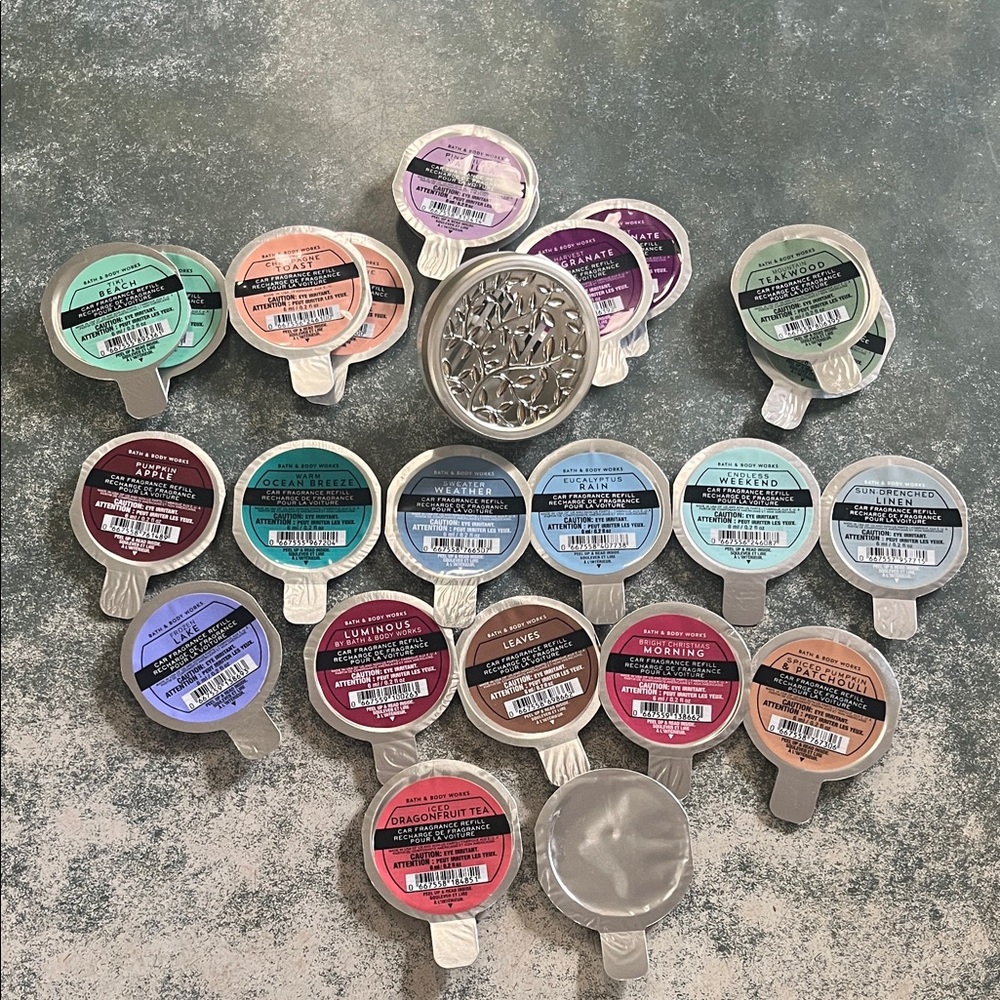 Bath & Body Works Car Fragrance Diffuser & 23 Refills
